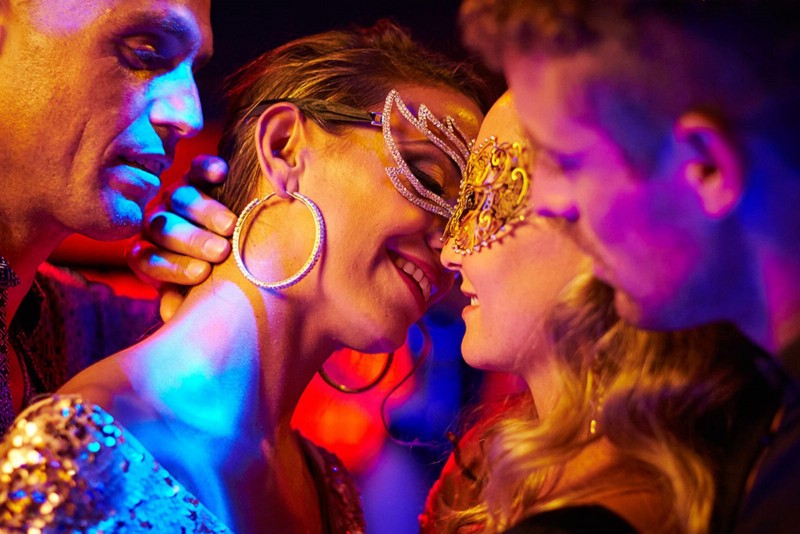 7 conseils pour les couples et célibataires avant de faire sa première soirée en club