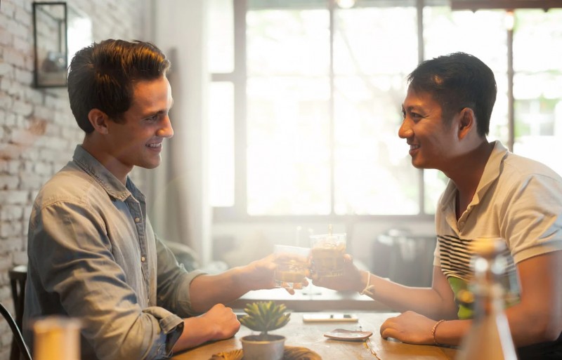 Comment faire des rencontres homos sans les sites de rencontres et app mobiles ?